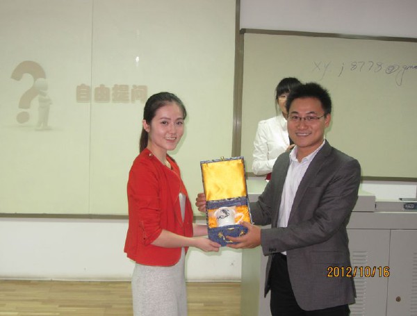 sunbet申搏官方网站大学生职业生涯规划系列讲座之 求职及职场经验分享 2(1).JPG