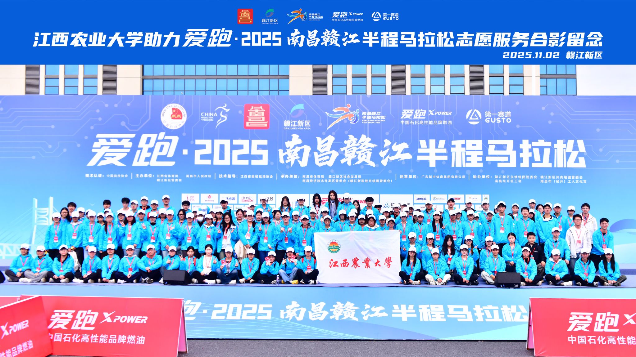 128马拉松志愿者.jpg